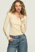 [162137-100] WOMENS LUCKY BRAND LACE NOTCH NECK FITTED TOP - CREAM